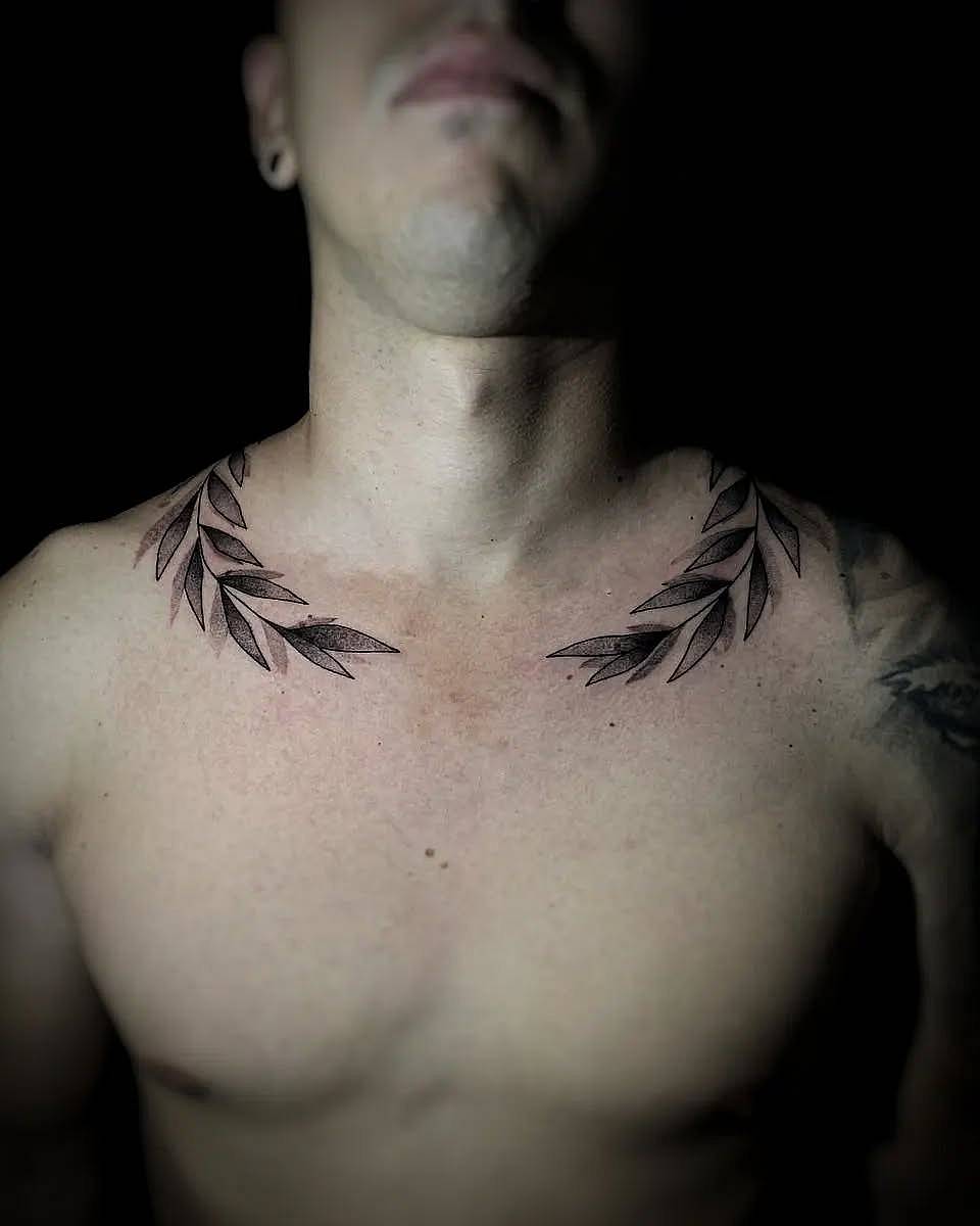 Laurel Collar Wreath