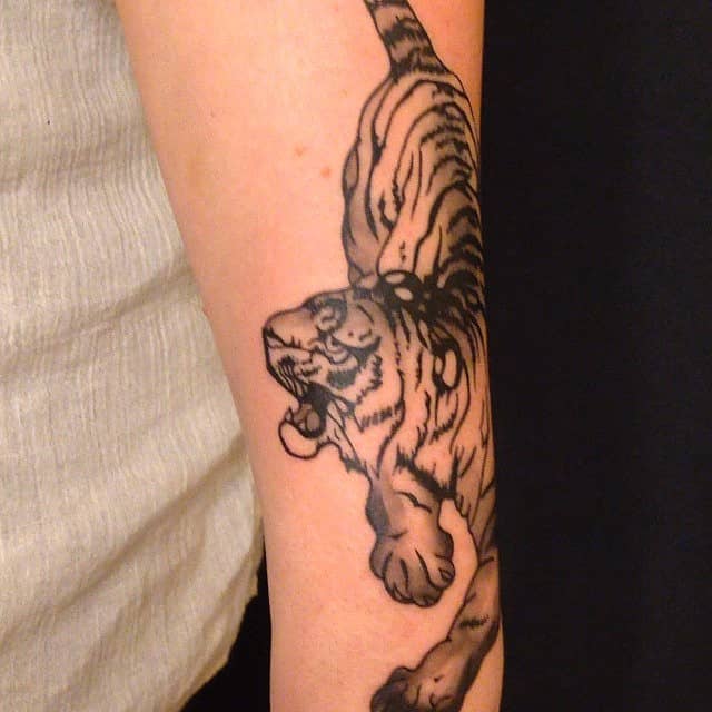 Leaping Tiger