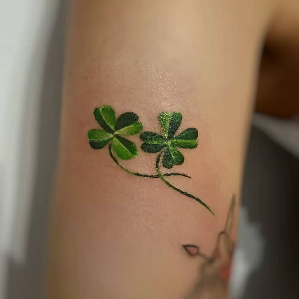 Linked Four-Leaf Clovers