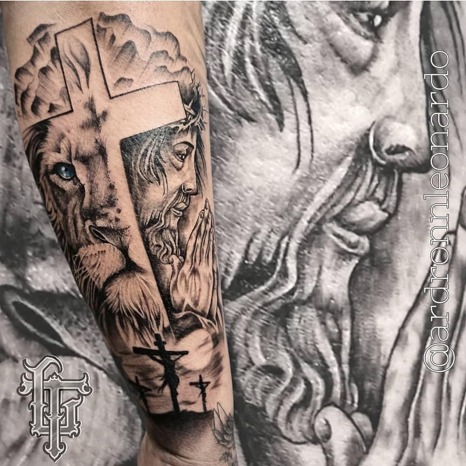 Lion and Praying Christ