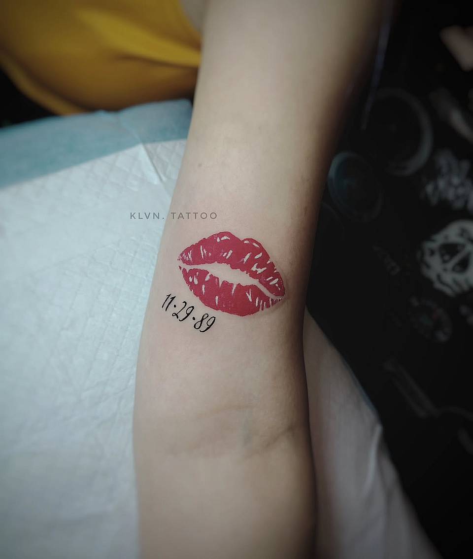 Lipstick Kiss with Date