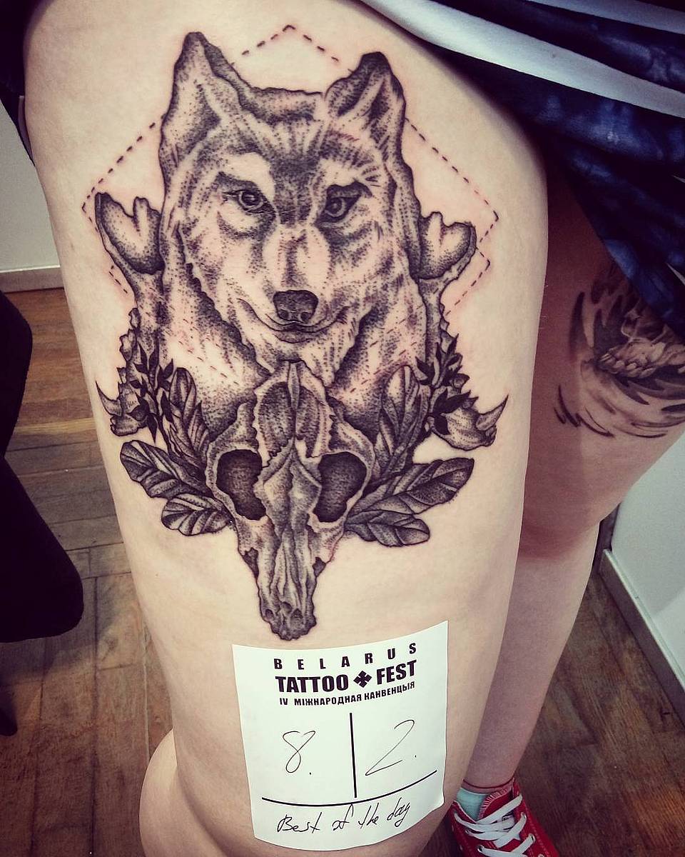 Lone Wolf with Skull and Foliage