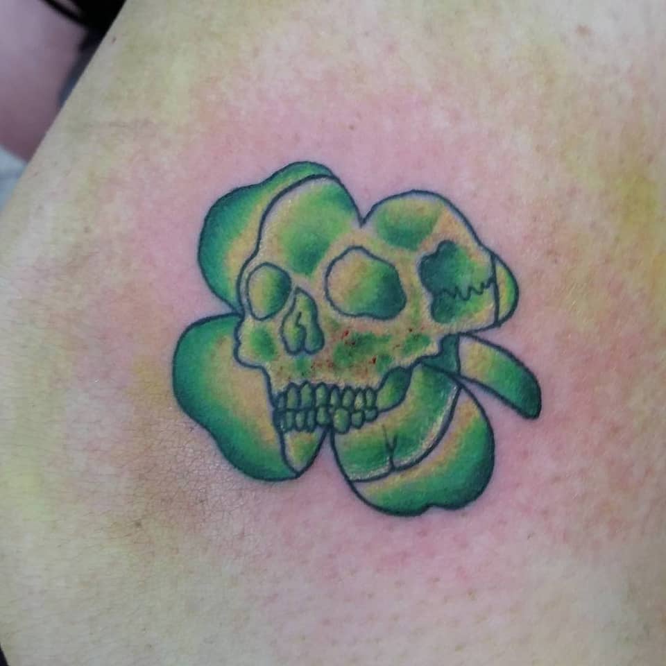 Lucky Memento Shamrock Skull