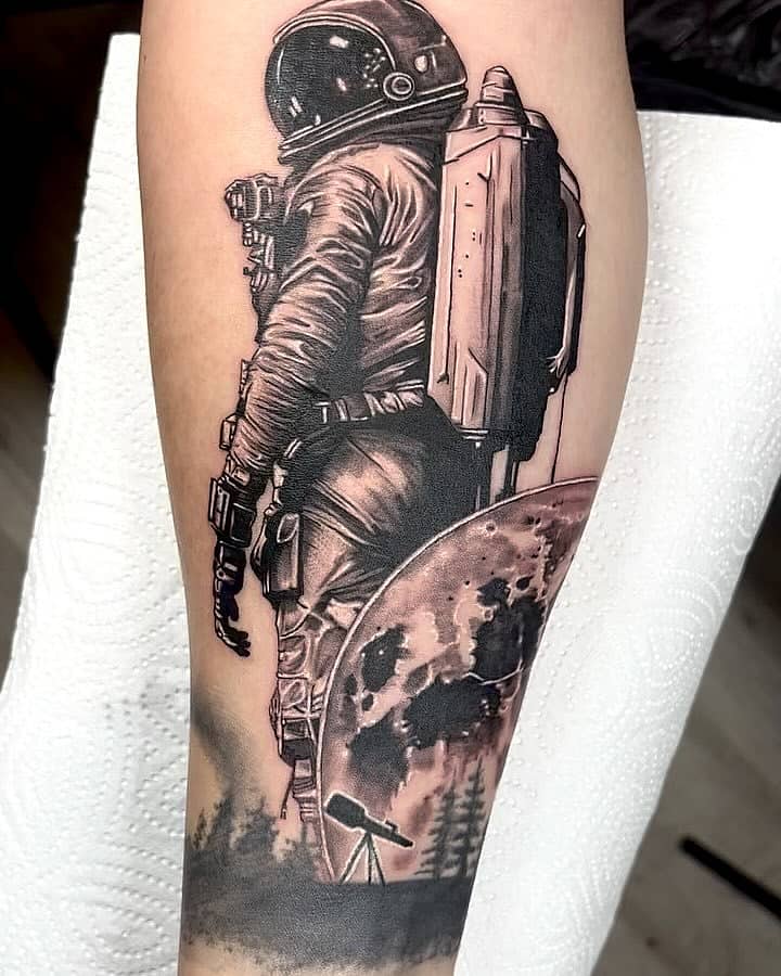 Lunar Voyager