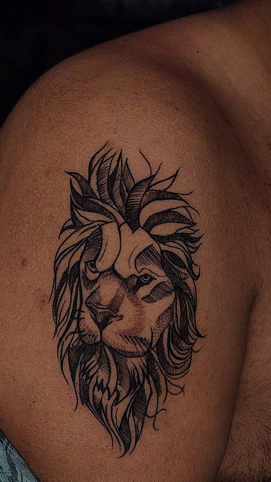 Majestic Lion Crest