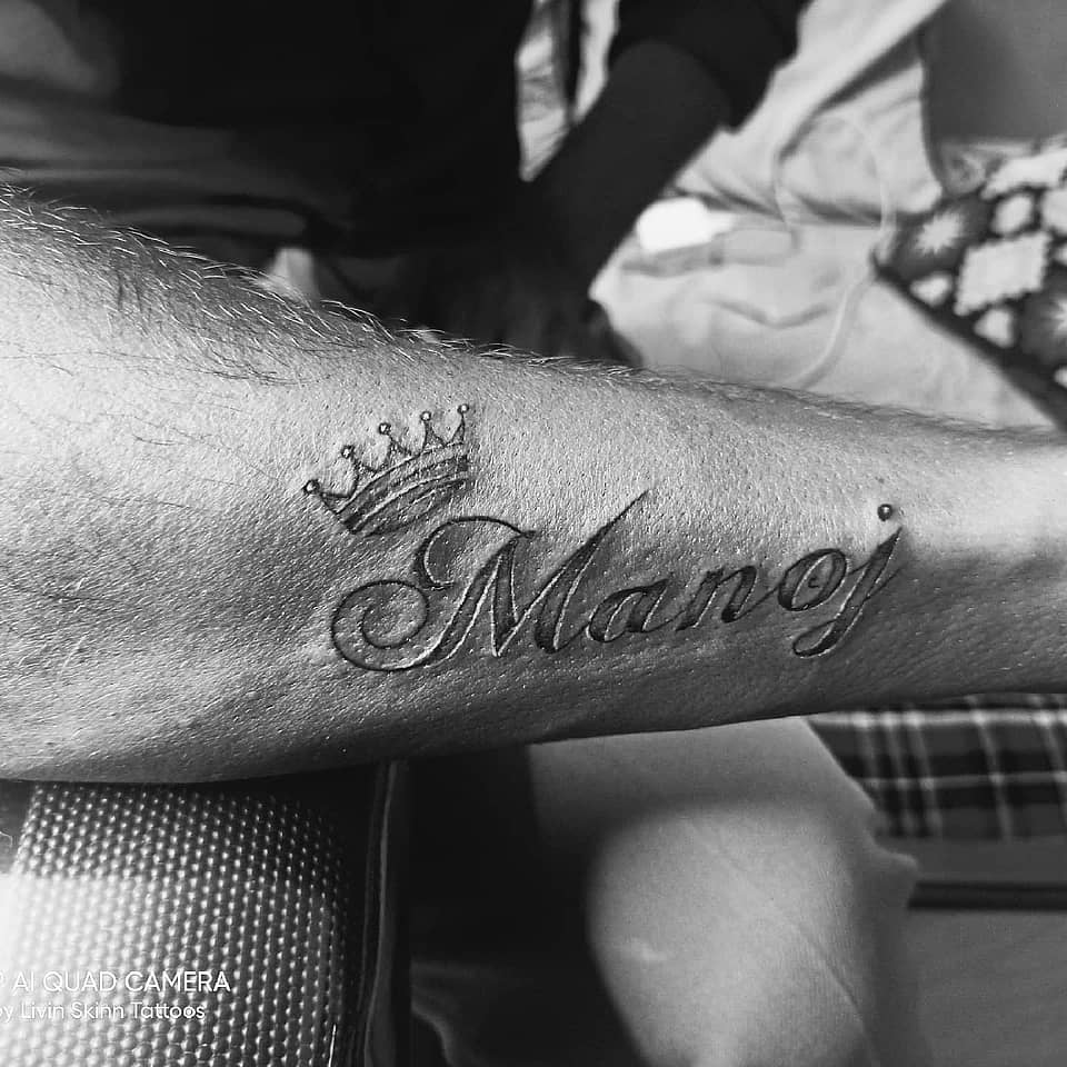 Manoj Crown Script