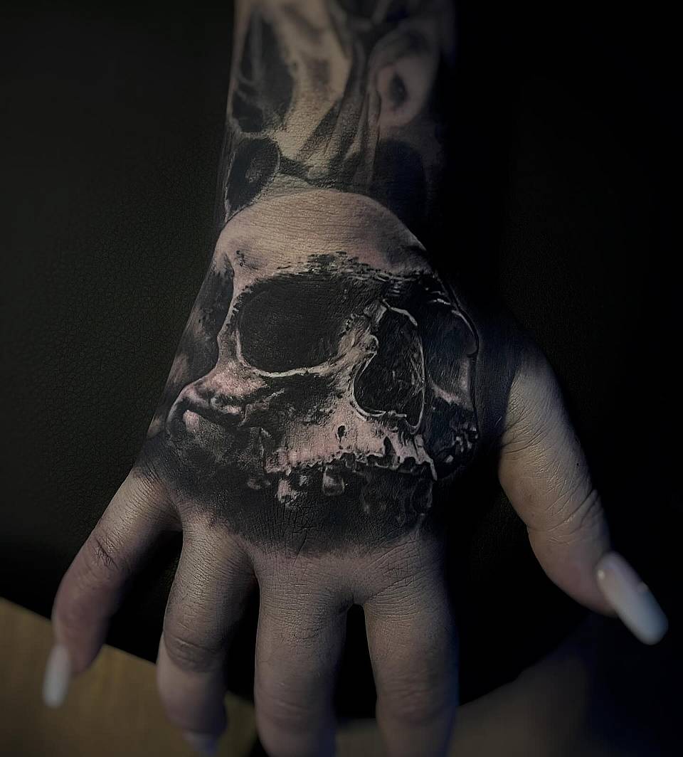 Memento Mori Hand Skull