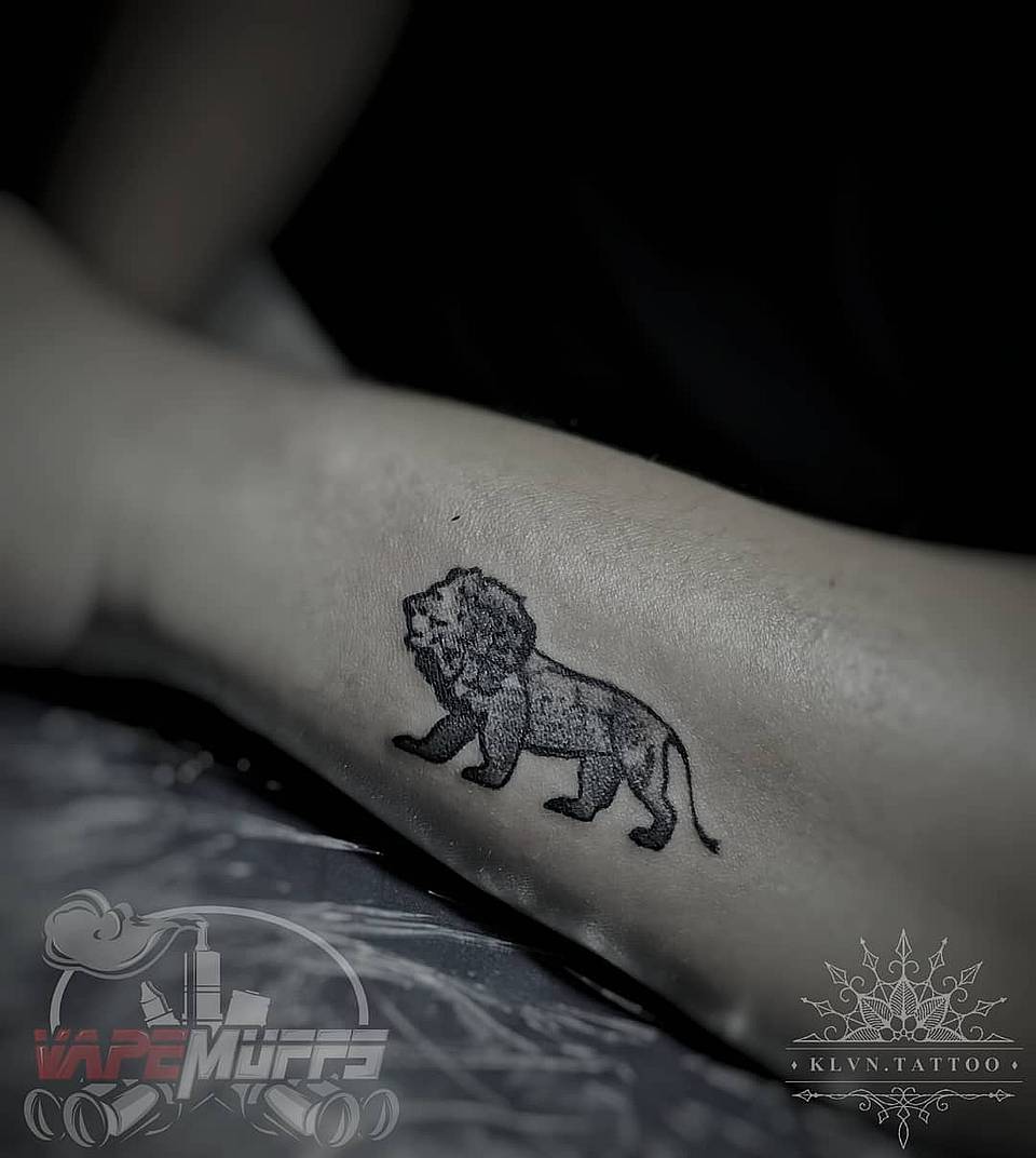 Mini Blackwork Lion