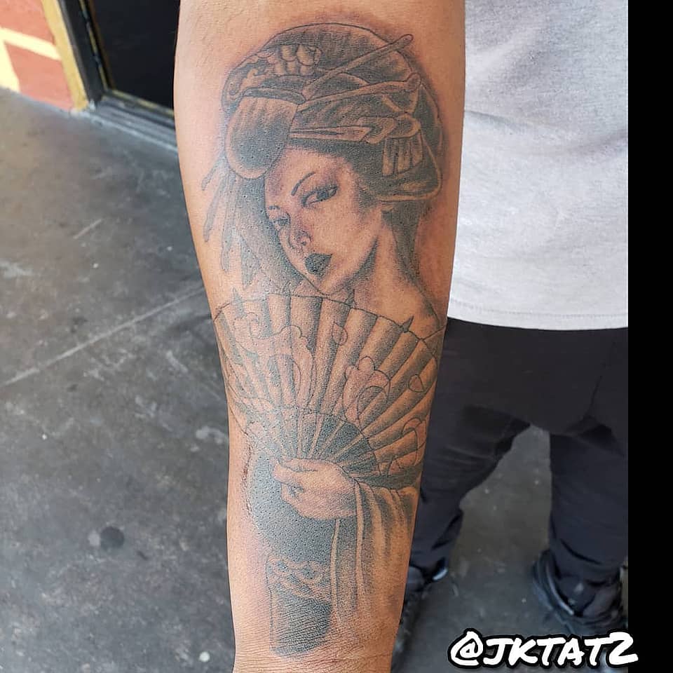 Mysterious Geisha Fan