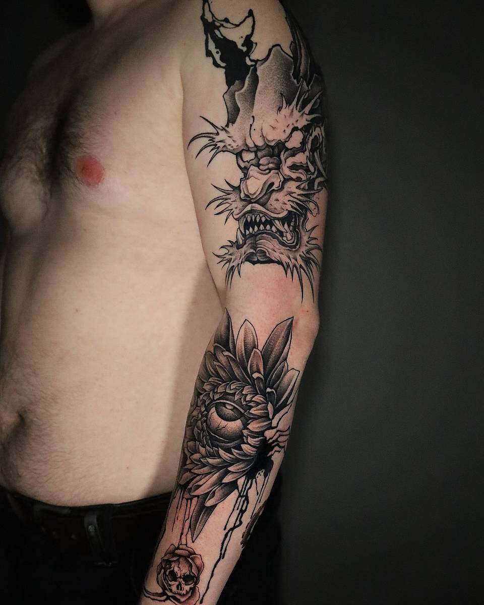 Oni and Watchful Chrysanthemum Sleeve