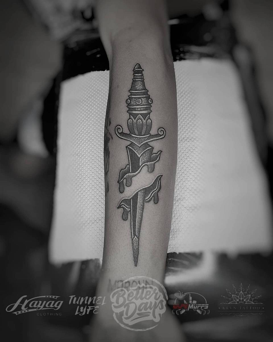 Ornamental Dagger with Dripping Banner
