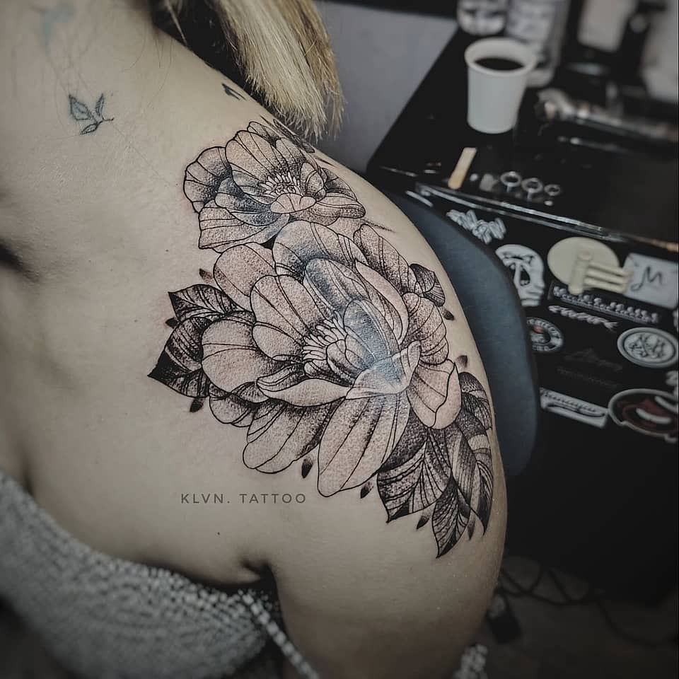 Peony Shoulder Cluster
