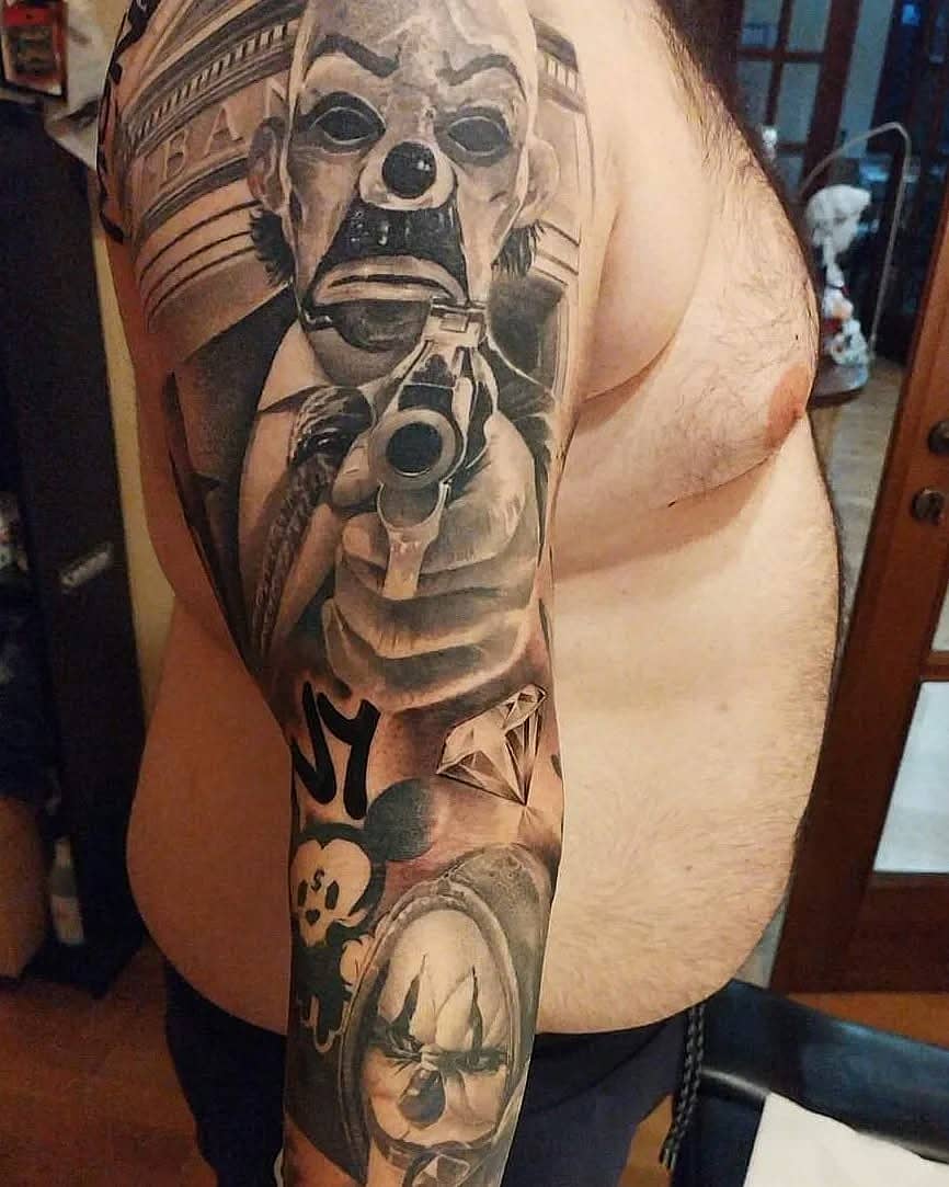 Pointing Clown Sleeve
