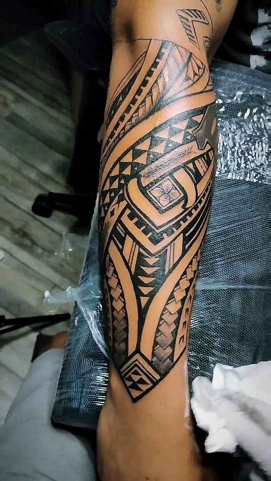 Polynesian Blackwork Forearm Crest