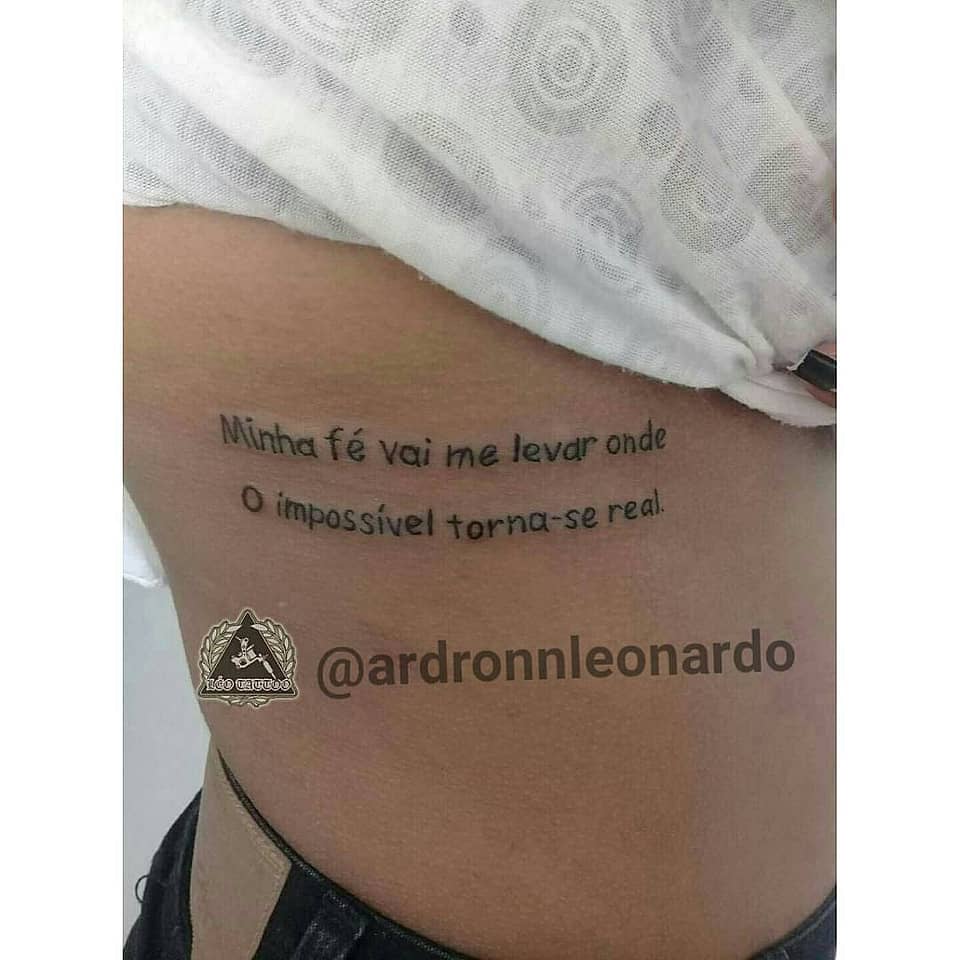 Portuguese Faith Quote — Rib Script