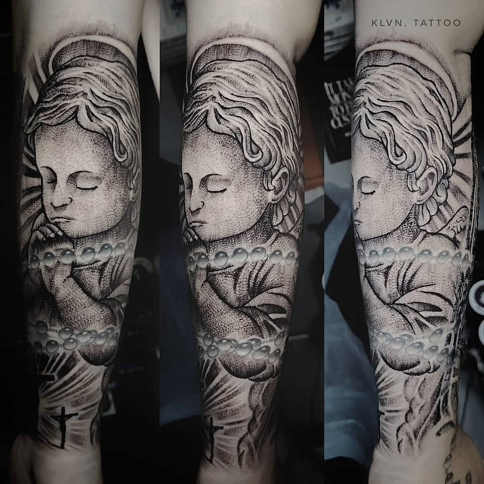 Praying Cherub with Rosary