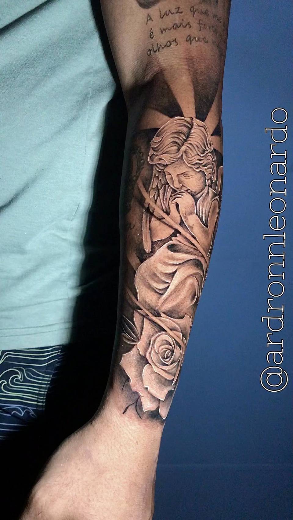 Praying Cherub with Rose