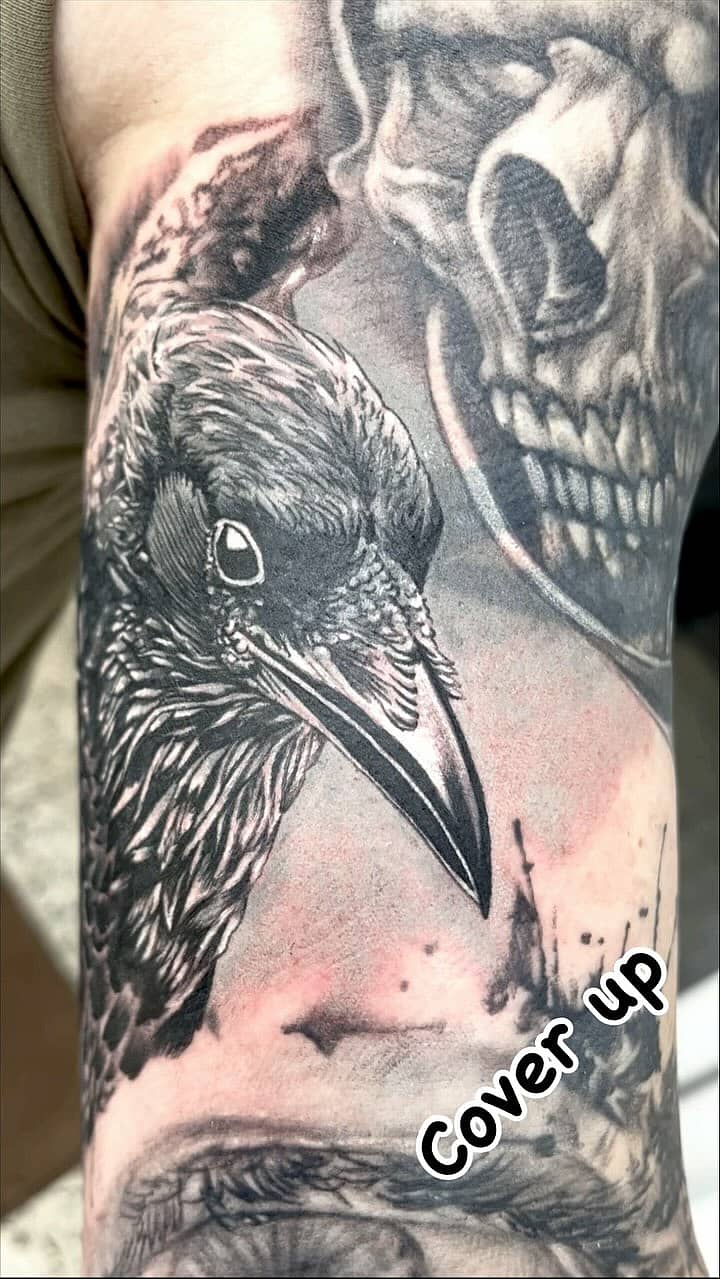 Raven and Skull Realism