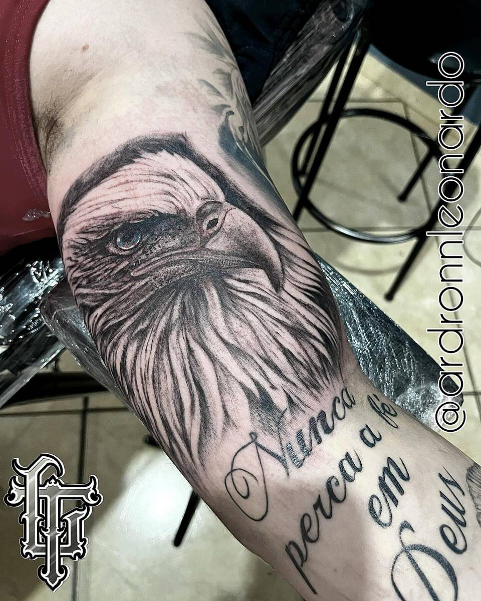 Realistic Bald Eagle Head