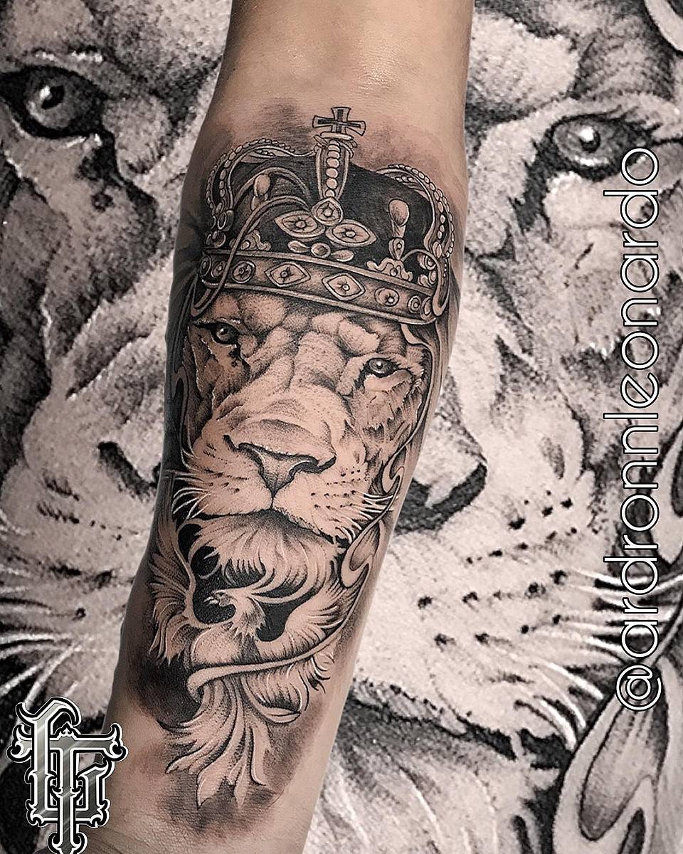 Regal Crowned Lion