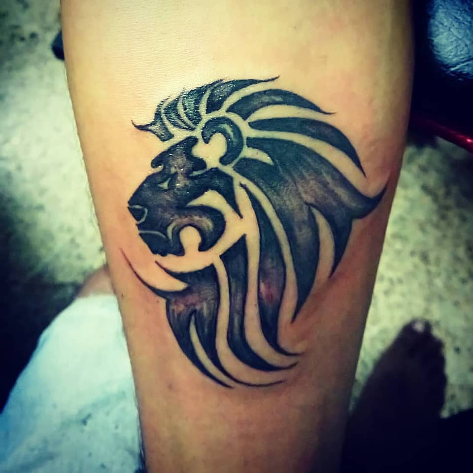 Regal Lion Crest