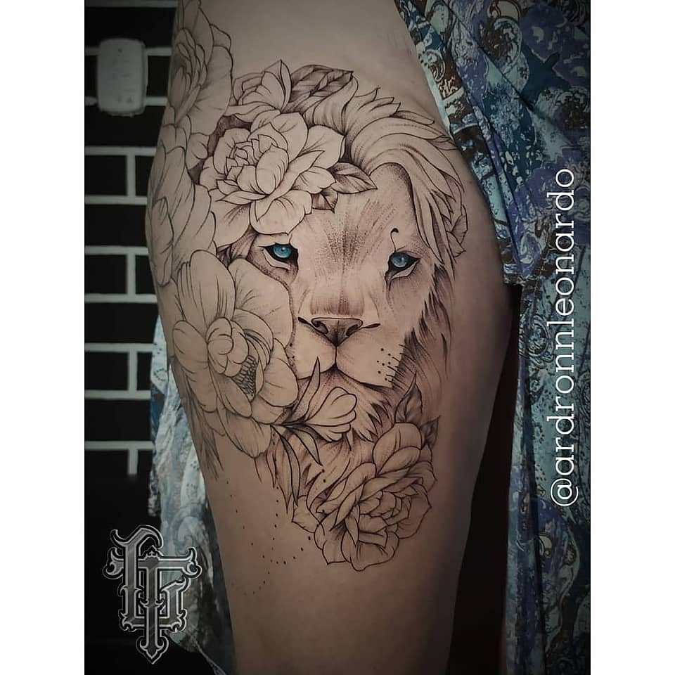 Regal Lion with Roses