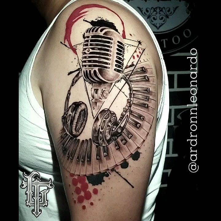 Retro Microphone, Headphones & Piano Spiral