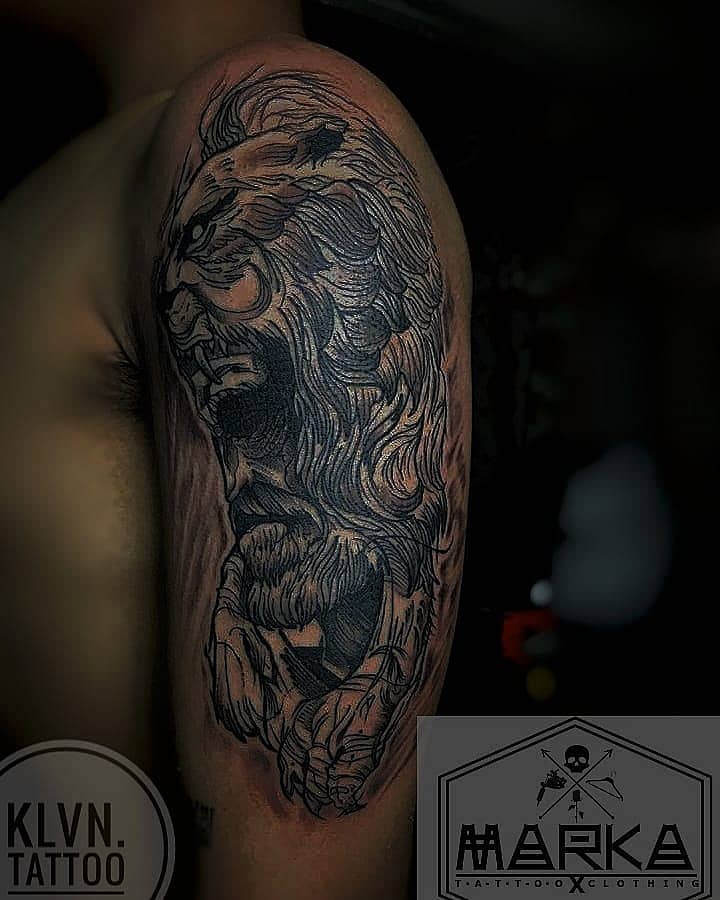 Roaring Lion Upper-Arm Portrait