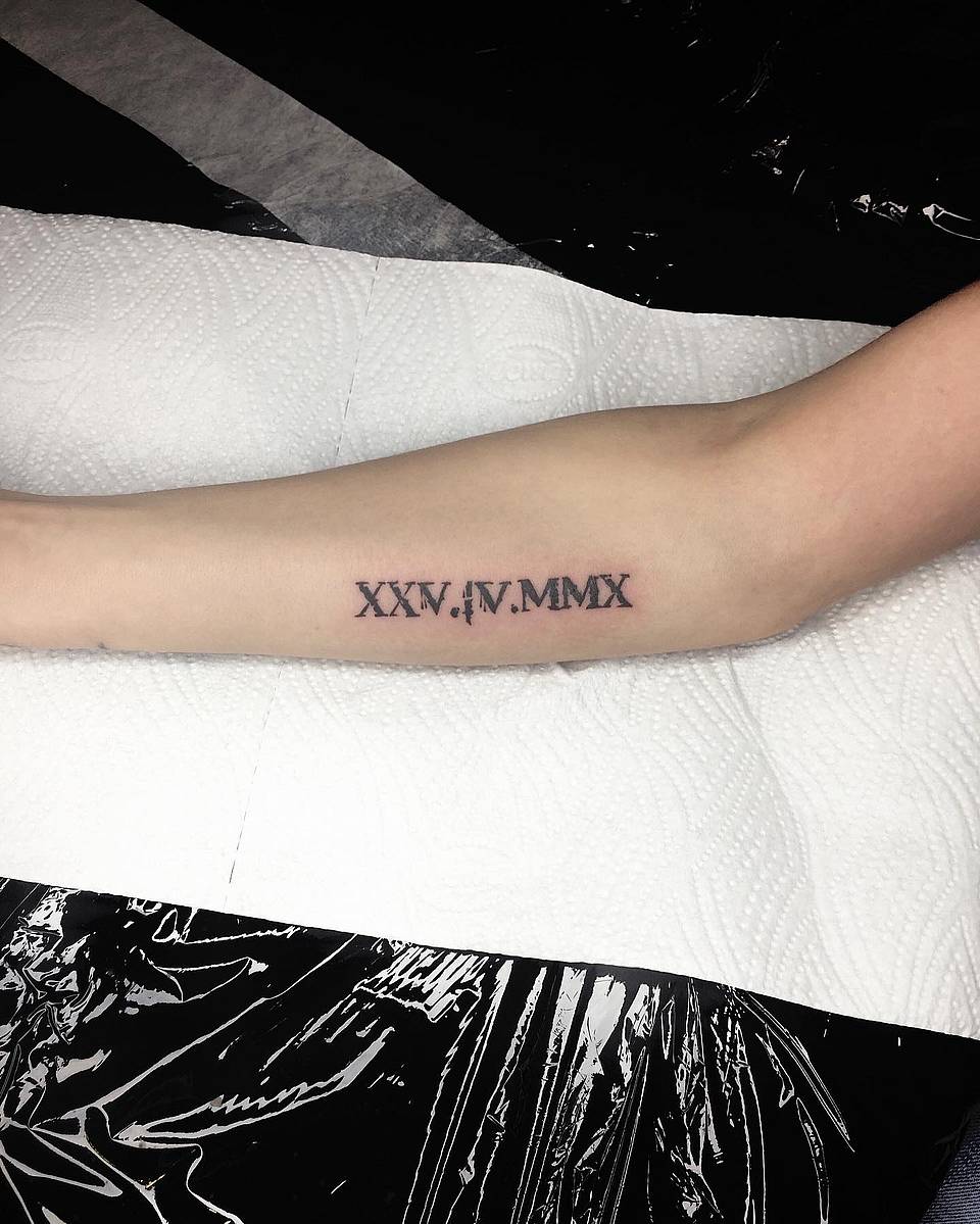Roman Numeral Date (XXV.IV.MMX)