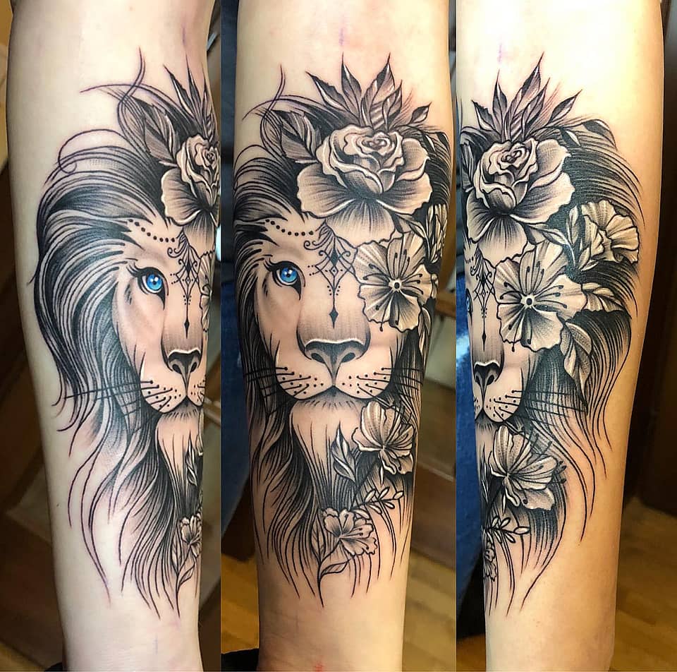 Rose-Crowned Lion