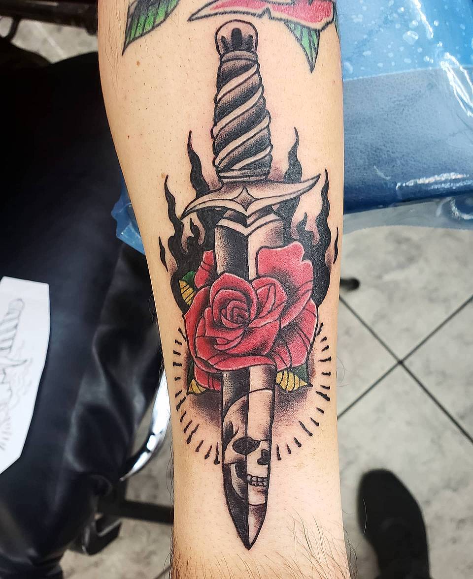 Rose-Dagger with Skull Reflection