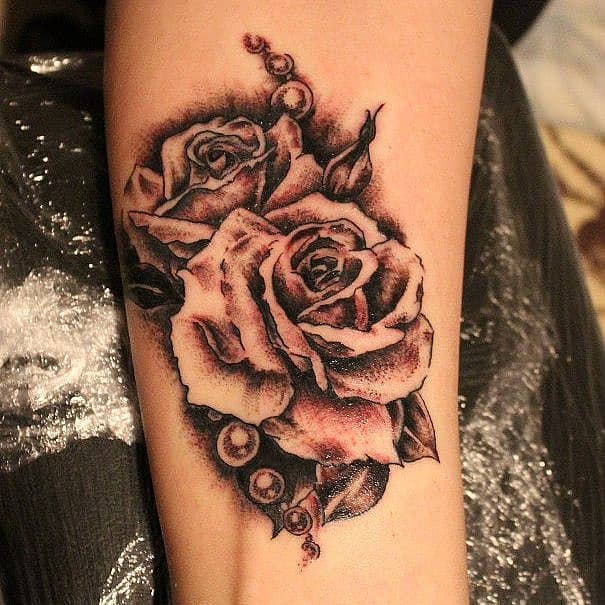 Roses & Pearls — Black and Grey