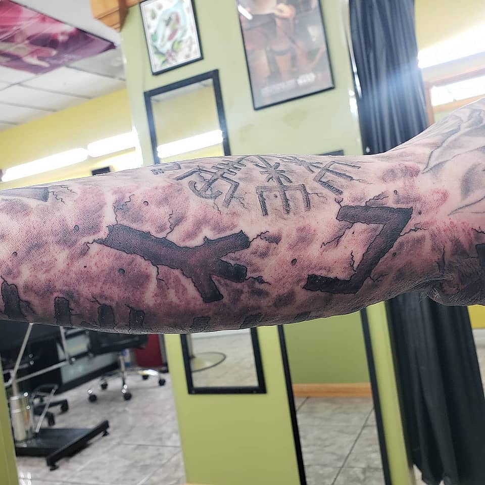 Runic Aegishjalmur Stonework Sleeve