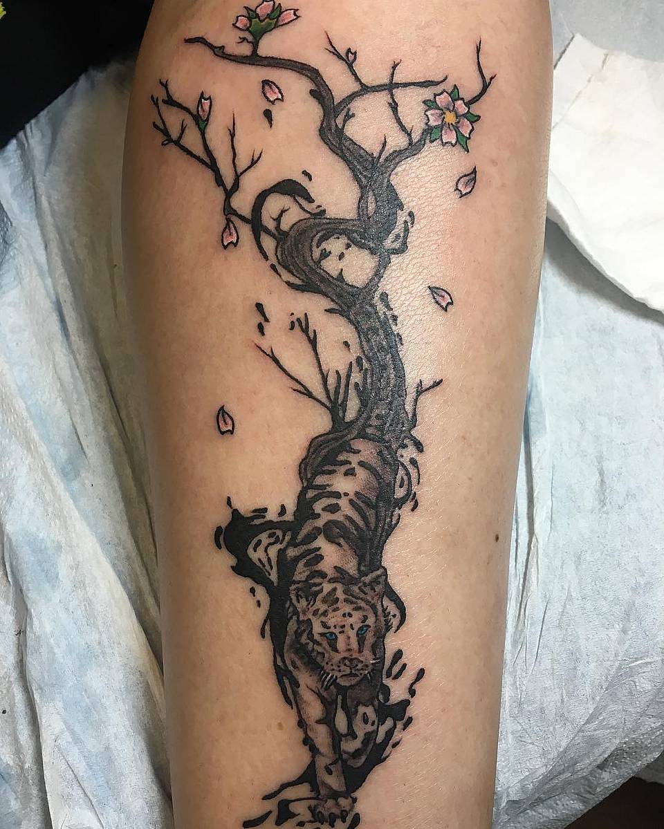 Sakura Tree Tiger