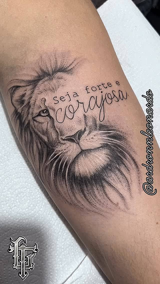 Seja Forte e Corajosa — Lion Portrait