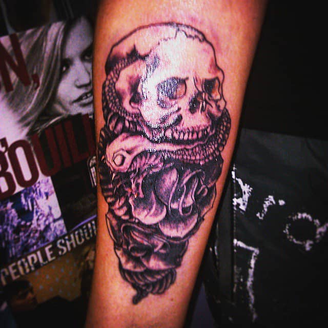 Serpent Embrace Skull