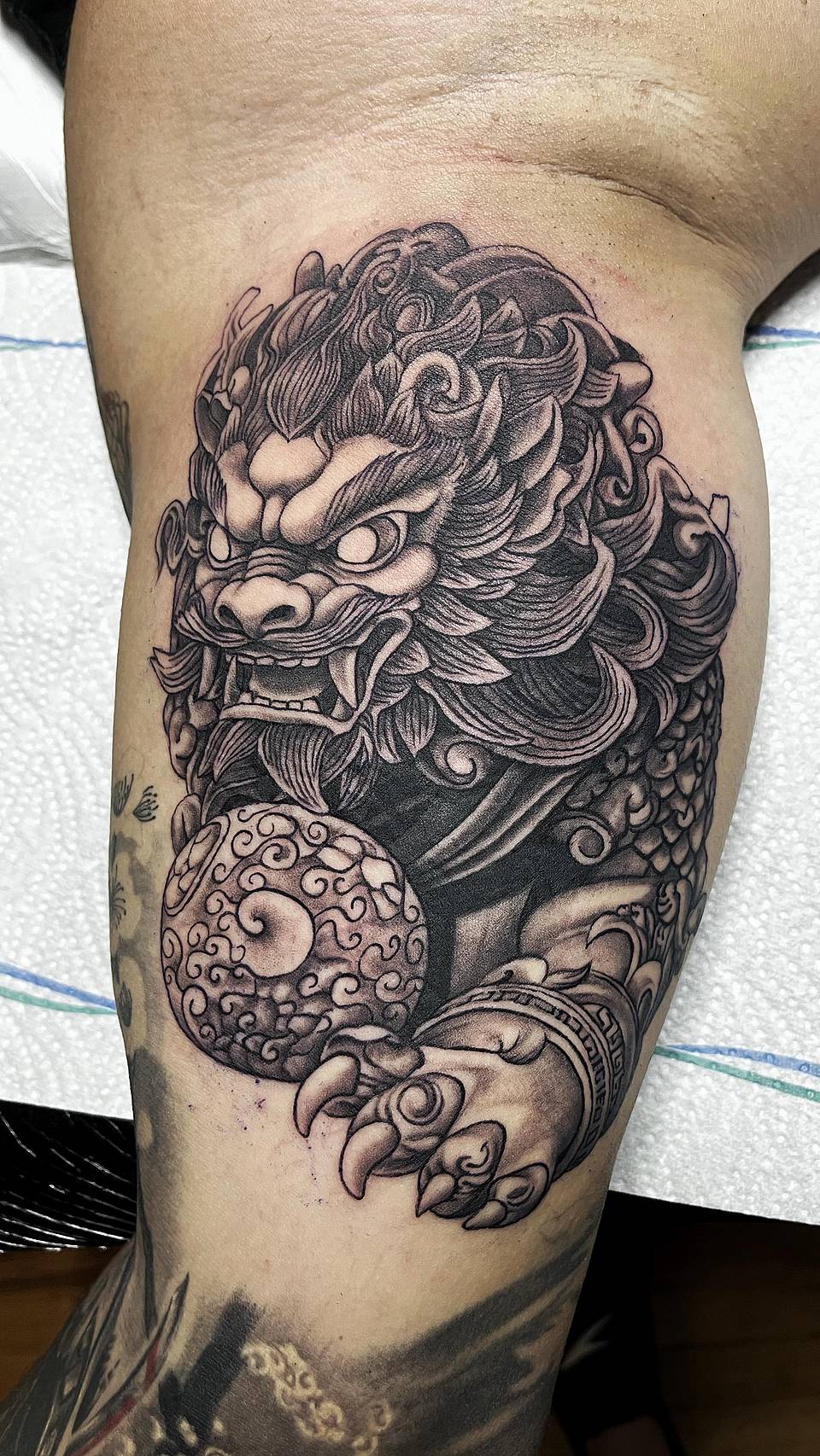Shishi Guardian with Sacred Pearl