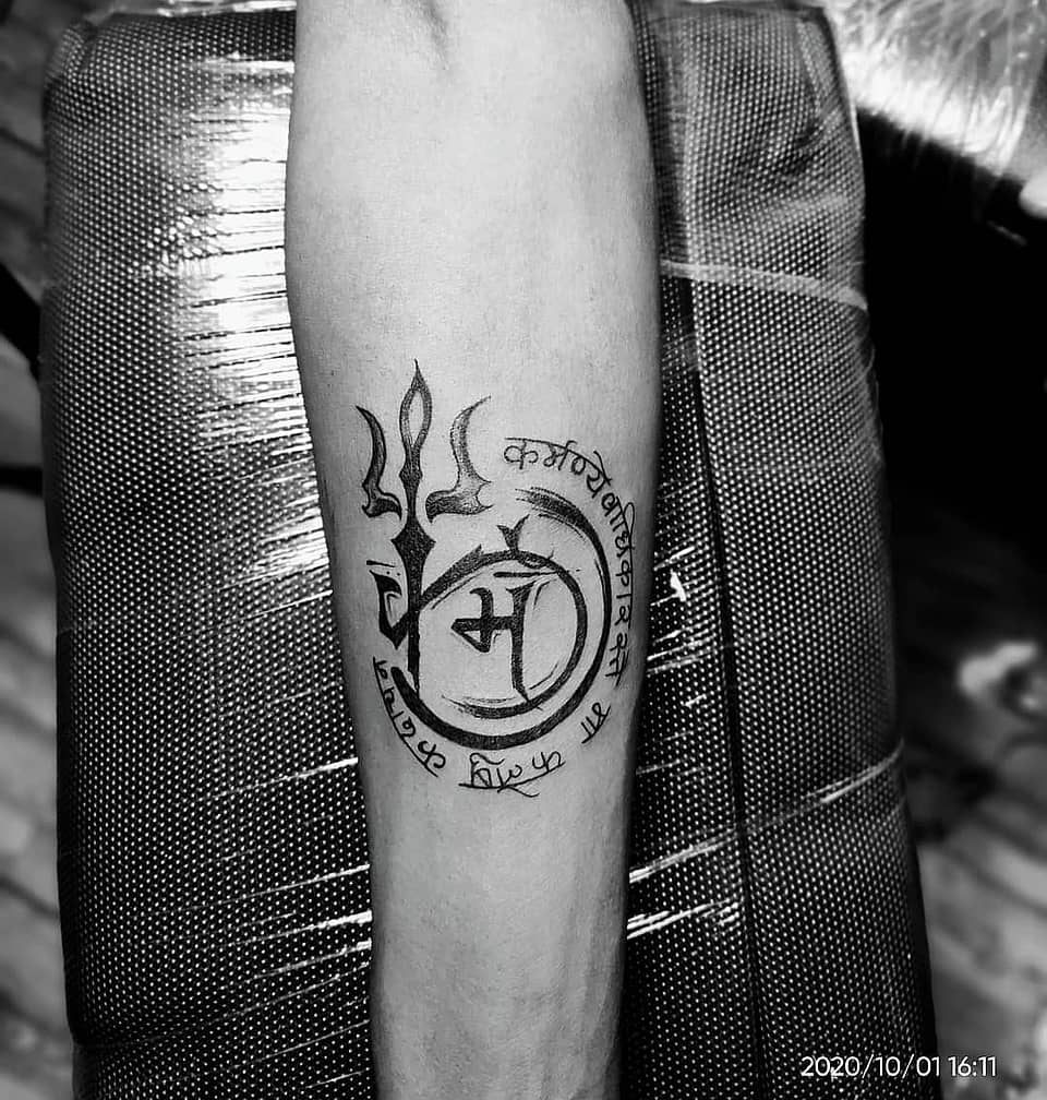 Shiva Trishul with Gita Mantra