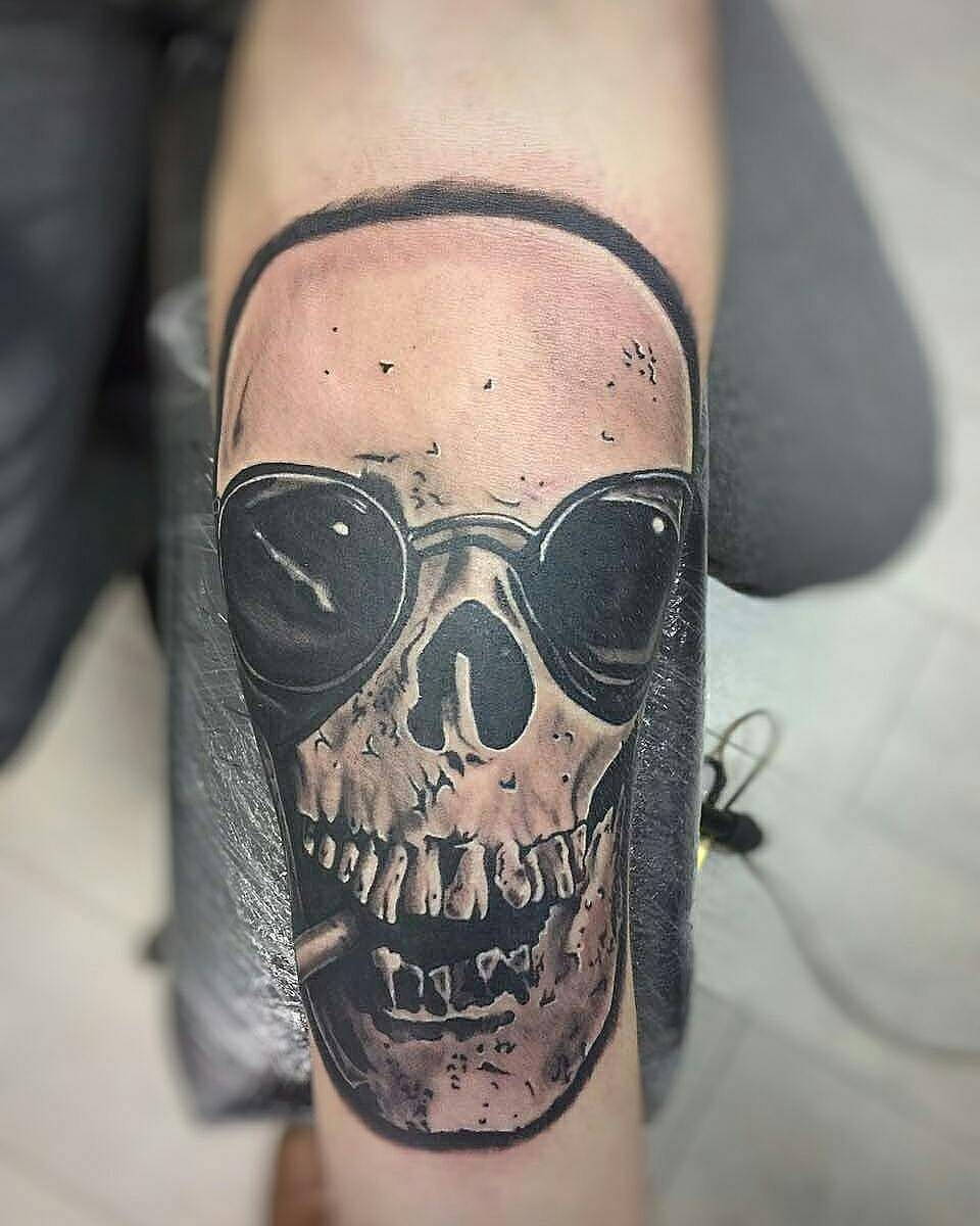 Smoking Skull in Shades