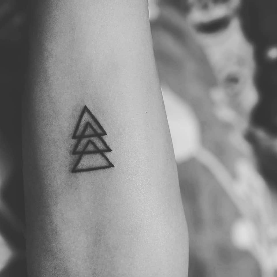 Stacked Triangles Minimalist