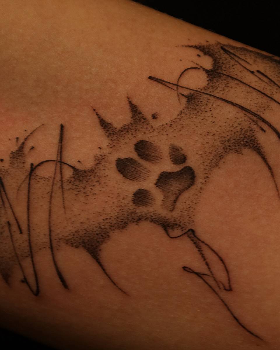 Stippled Pawprint Splash