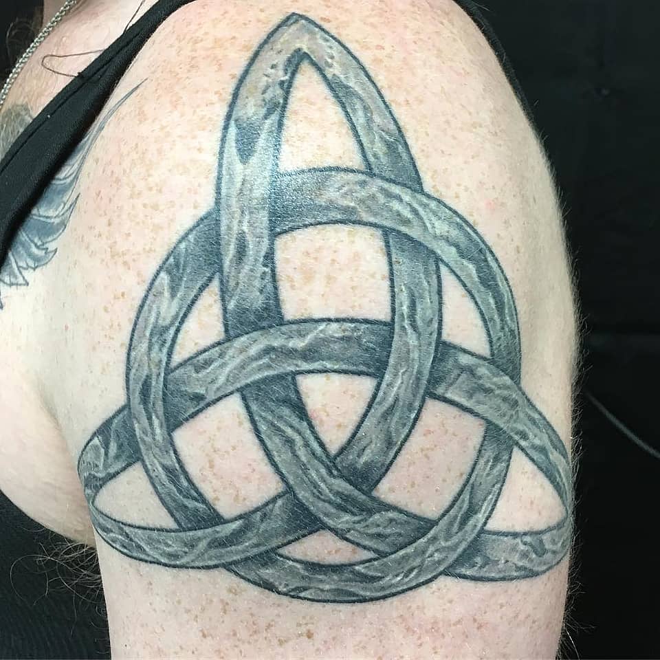 Stone-Textured Celtic Trinity Knot