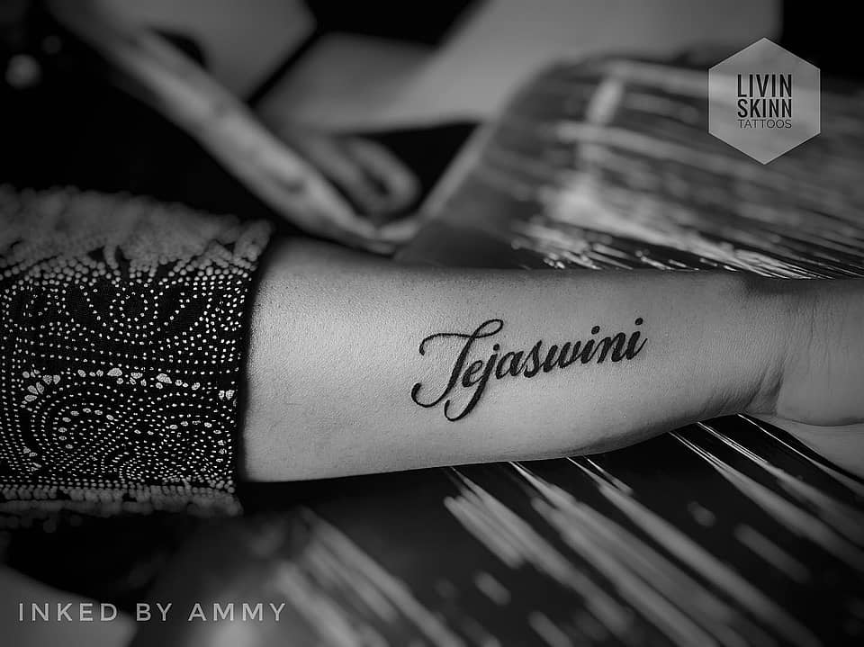 Tejaswini Cursive Script