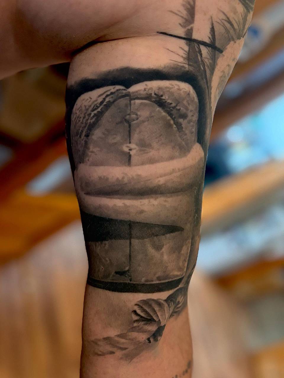 Tethered Hourglass