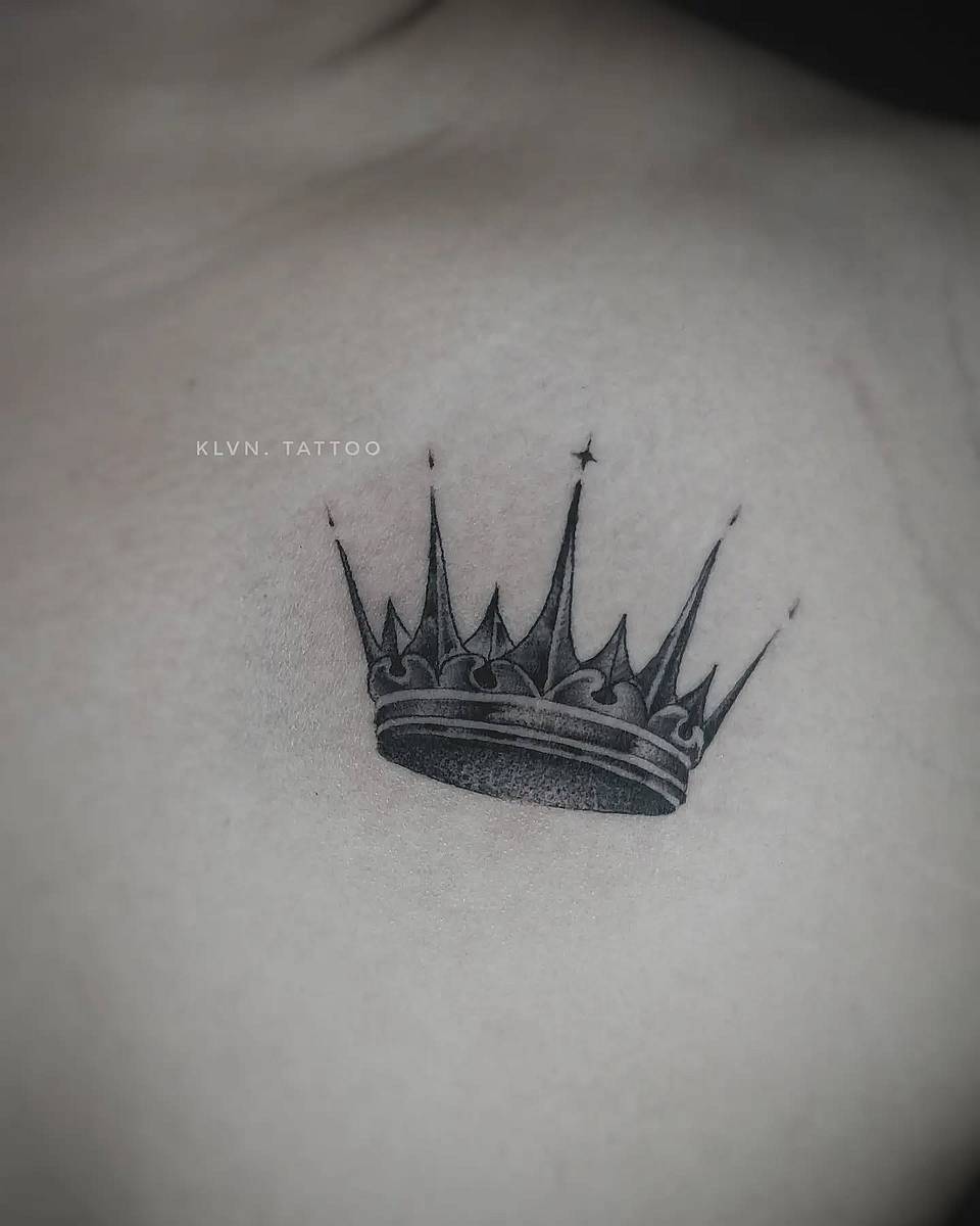 Tilted Black Crown