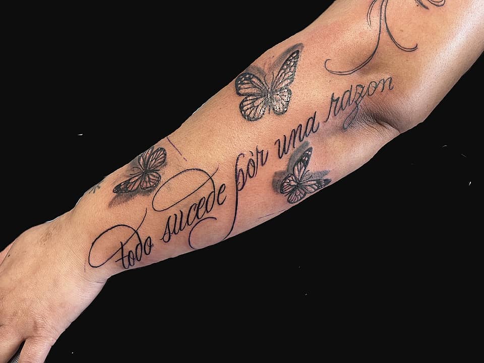Todo Sucede Por Una Razón — Butterflies & Script