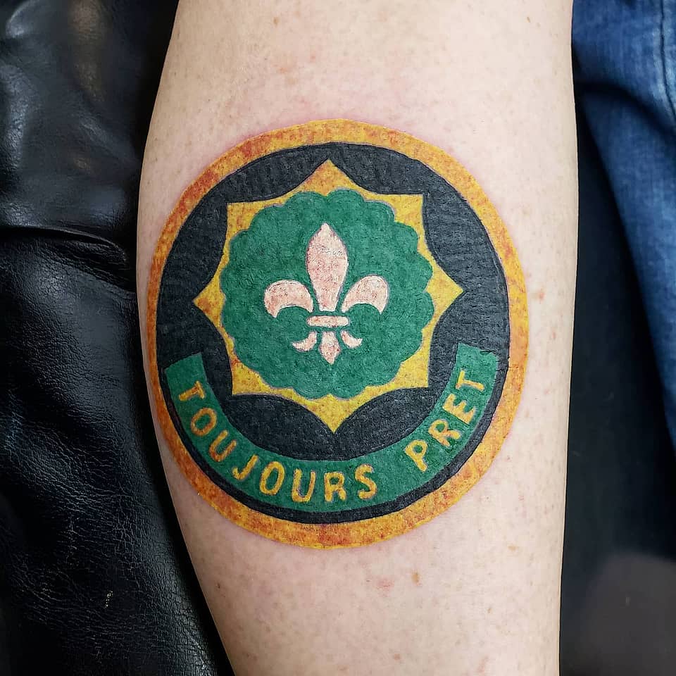 Toujours Prêt Fleur-de-lis Crest