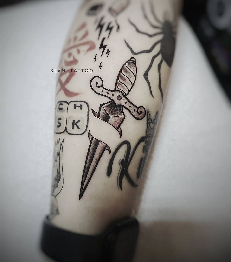 Traditional Dagger Flash