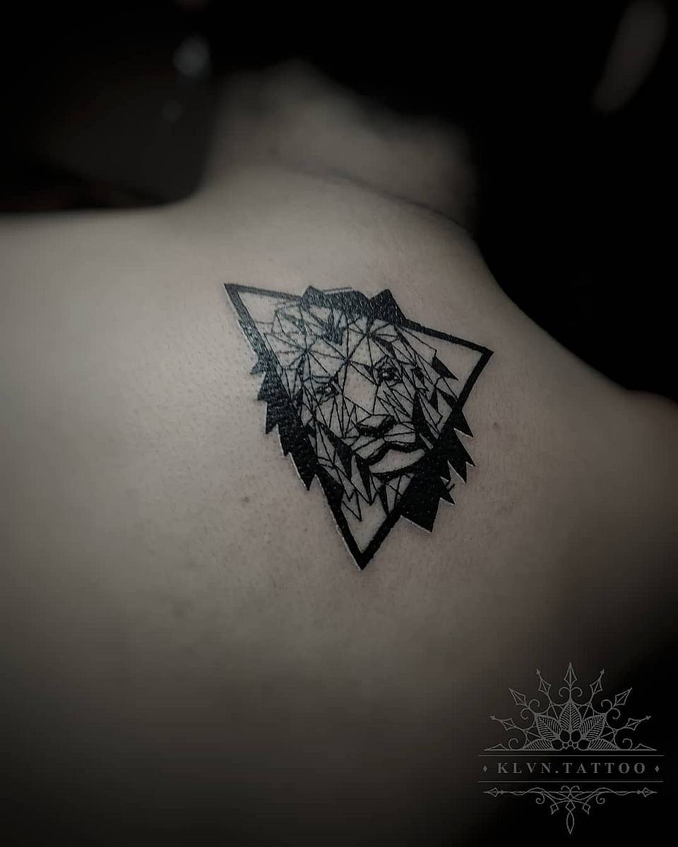 Triangular Geometric Lion