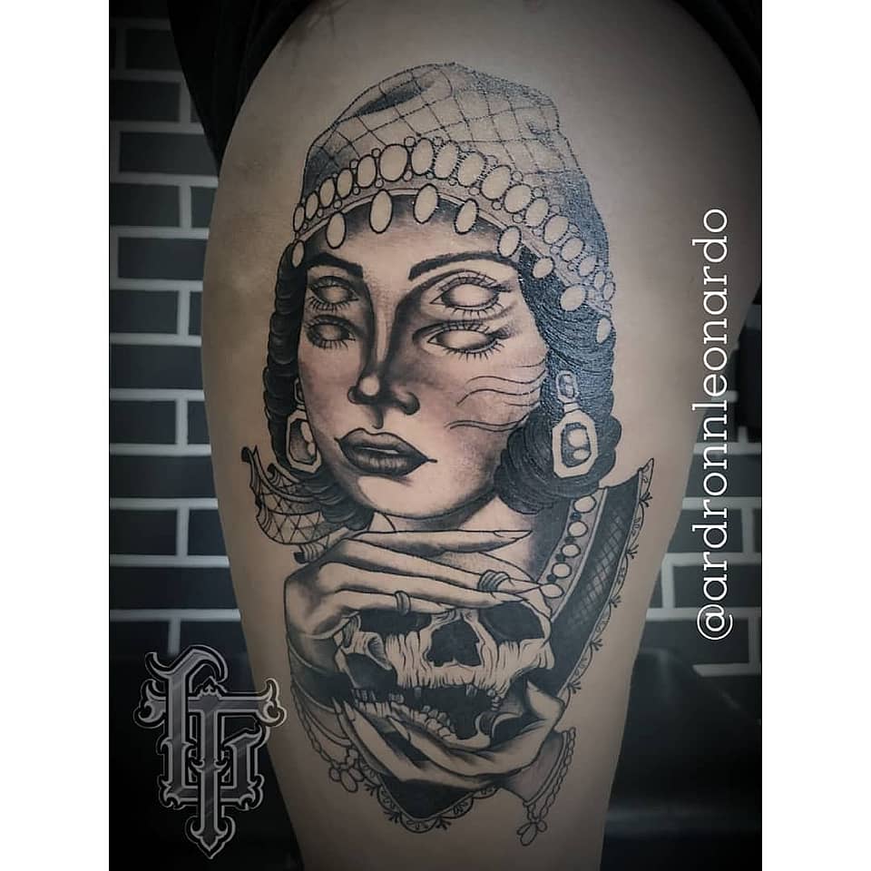 Triple-Eyed Seer with Skull